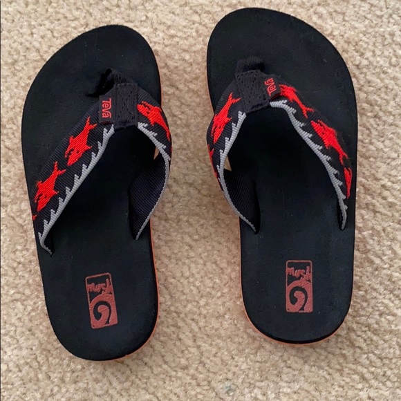 boys teva flip flops